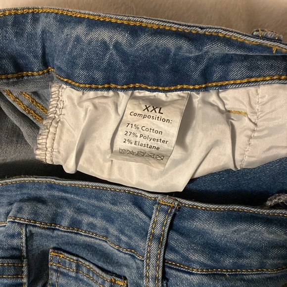 Bell bottom jeans. - Picture 4 of 5